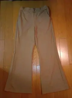 ベージュ フレアパンツ ウエストゴム入り