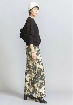 ビューティーアンドユース　ワイドパンツ 迷彩　花柄