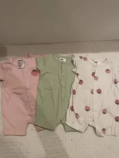 H&M ストロベリープリントロンパース3枚セット 56