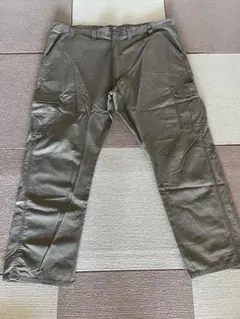 カーゴパンツ カーキ色 複数ポケット