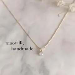 華奢チェーン　ホワイトオパール　ネックレス　ゴールド
