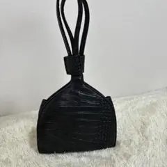 ネイビーの型押しのハンドバッグ　ミニ　おしゃれ　巾着風　パーティー