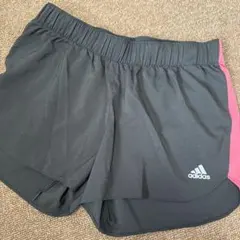adidas ハーフパンツ　ピンクライン