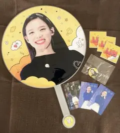 TWICE ナヨン うちわ　缶バッジ　カード　ステッカー　K-pop
