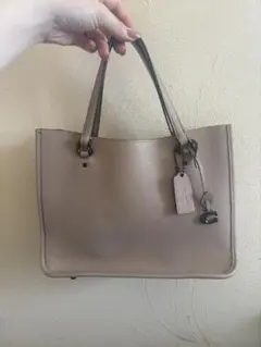 本日まで！Chloe ベージュ レザー トートバッグ ディラン - メルカリ