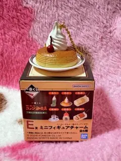 コメダ珈琲店　一番くじ　Ｅ賞ミニフィギュアチャーム シロノワール