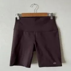 alo ダークパープル ショートパンツ
