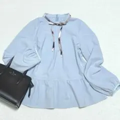 美品✨ ブルーレーベルクレストブリッジ◇シンセティックペプラムブラウス 36