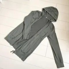 ユニクロ　トップス　パーカー　フード