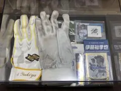 元横浜DeNA 伊藤裕季也 実使用手袋　サイン　カード　楽天イーグルス　缶バッジのサムネイル