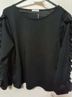 LEPSIM フリル付き黒長袖トップス