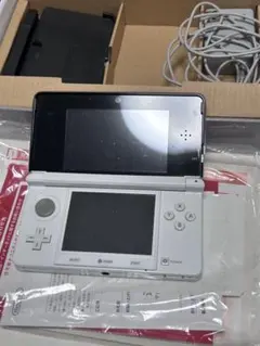 ニンテンドー3DS 本体　ホワイト 充電器付き【ジャンク】