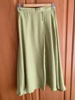 ライトグリーン フレアスカート ボタン付き