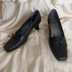 美品　REGAL リーガル　スクエアトゥパンプス　冠婚葬祭　黒のサムネイル