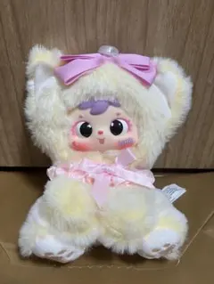 samuel サミュエル　イエロー　ネコ　おすわり