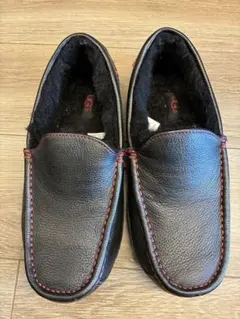UGG ブラックレザー スリッポン