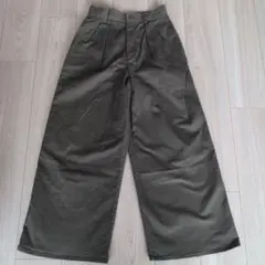 GU オリーブ色 ワイドパンツ センタープリーツ