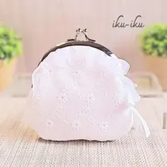 ハンドメイド【受注生産】お花の刺繍のがま口ポーチ　小銭入れ　小物入れ