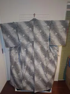 美品　洗える着物　小紋　胴抜き　蝶々柄　小さめsize