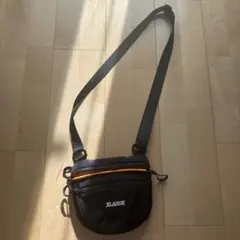 XLARGE ブラック ショルダーバッグ