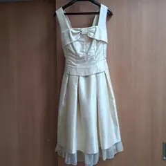 シャンパンゴールド リボン パーティードレスのサムネイル