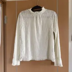 白　花柄刺繍　トップス　オフィススタイルのサムネイル
