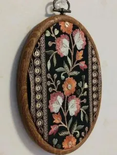 ✽.* お洒落なインド刺繍ファブリックフレームアート・オーバル型 ✽.*。のサムネイル