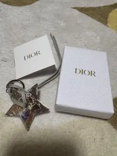 Dior 星型チャーム メタル製