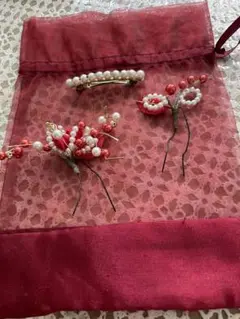 髪飾りパールのクリップと赤白パール花ヘアピン2個セット