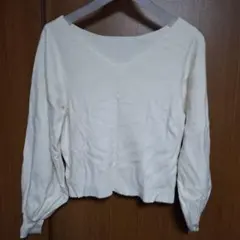 アイボリー Vネック ニット 長袖　バルーンスリーブ　長袖セーター