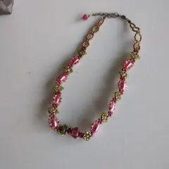 ハンドメイド　ビーズ　手作りピンクと緑のビーズネックレス