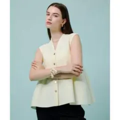 美品 アルアバイル ペプラムジレ オフホワイトのサムネイル