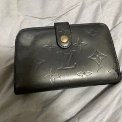 LOUIS VUITTON モノグラム ヴェルニ 二つ折り財布のサムネイル
