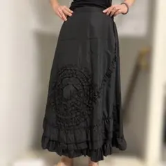 未使用ブラック　ロングスカート　フリル　ティアード　花モチーフ　ポリエステル