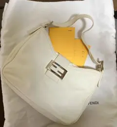 FENDI フェンディ マンマバケット貴重 ビンテージホワイトレザーのサムネイル
