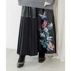ScoLar（スカラー） 花蝶刺繍 フェイクレザースカート （ブラック）