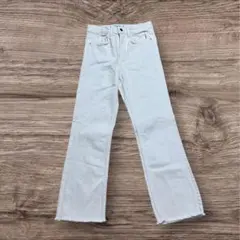 ザラ　デニム　ストレートパンツ　ダメージ加工　ホワイト系アイボリー