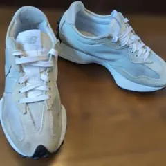 New Balance ベージュ スニーカー