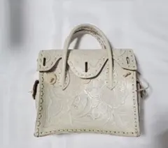 美品 GRACE CONTINENTAL カービングバッグ M アイボリー白系 - メルカリ