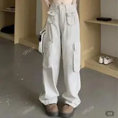 ライトグレー カーゴパンツ