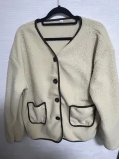 クリーム色 ボアジャケット ボタン付き