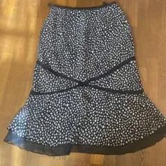 黒と白のドット柄 フレアスカート ひざ丈