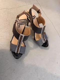 LANVIN　サンダル　ビジュー付き　美品のサムネイル