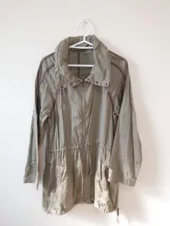 カーキ フード付きジャケット フード収納可能 カジュアル　レディースMサイズ