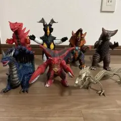 怪獣フィギュア 11体セット - メルカリ