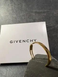 Givenchyゴールドバングル