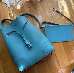 美品　フルラ　FURLA 巾着バッグ