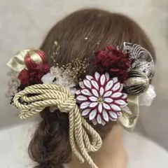 成人式　髪飾り　つまみ細工ワインレッドホワイトブラックゴールド和玉組紐