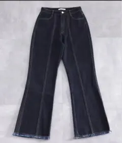 ✨新品✨ 裾フリンジセミフレアデニムパンツ　ネイビーカラー
