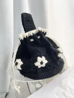 ぷっくりお花巾着バッグ┊ 編み物 黒 白 モノクロ 大人 韓国 定番カラー